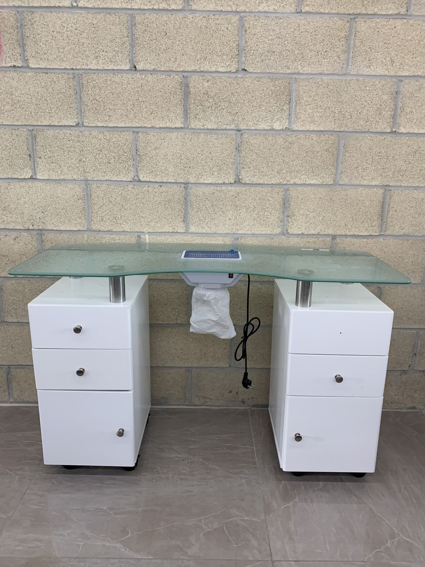 337A8D1731D9B9D29F612AD6B5B2D061 mesa maricura con aspirador