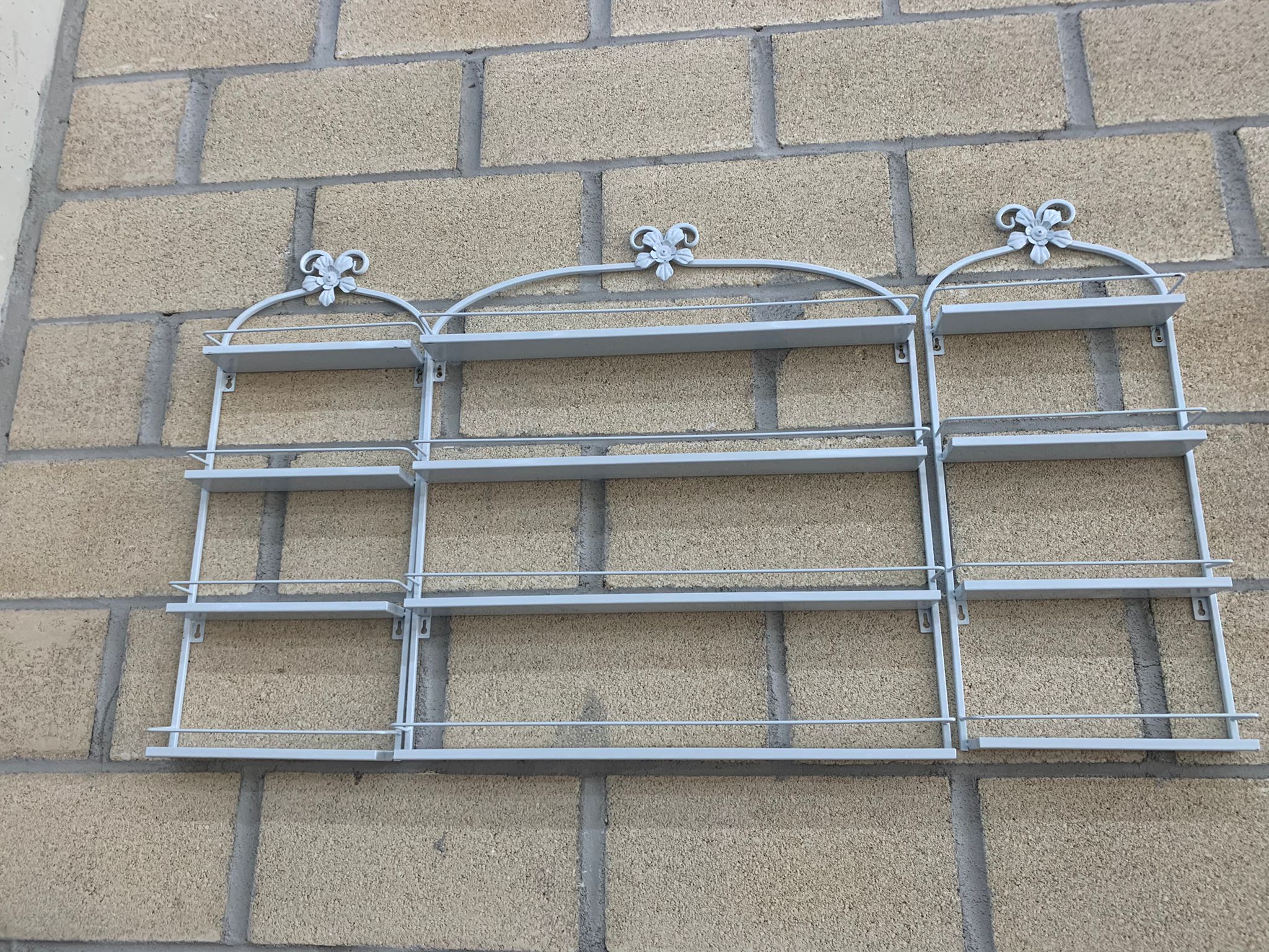 f6d65449-a3f4-416c-9d17-1bacd1e5370e Estanteria de esmalte