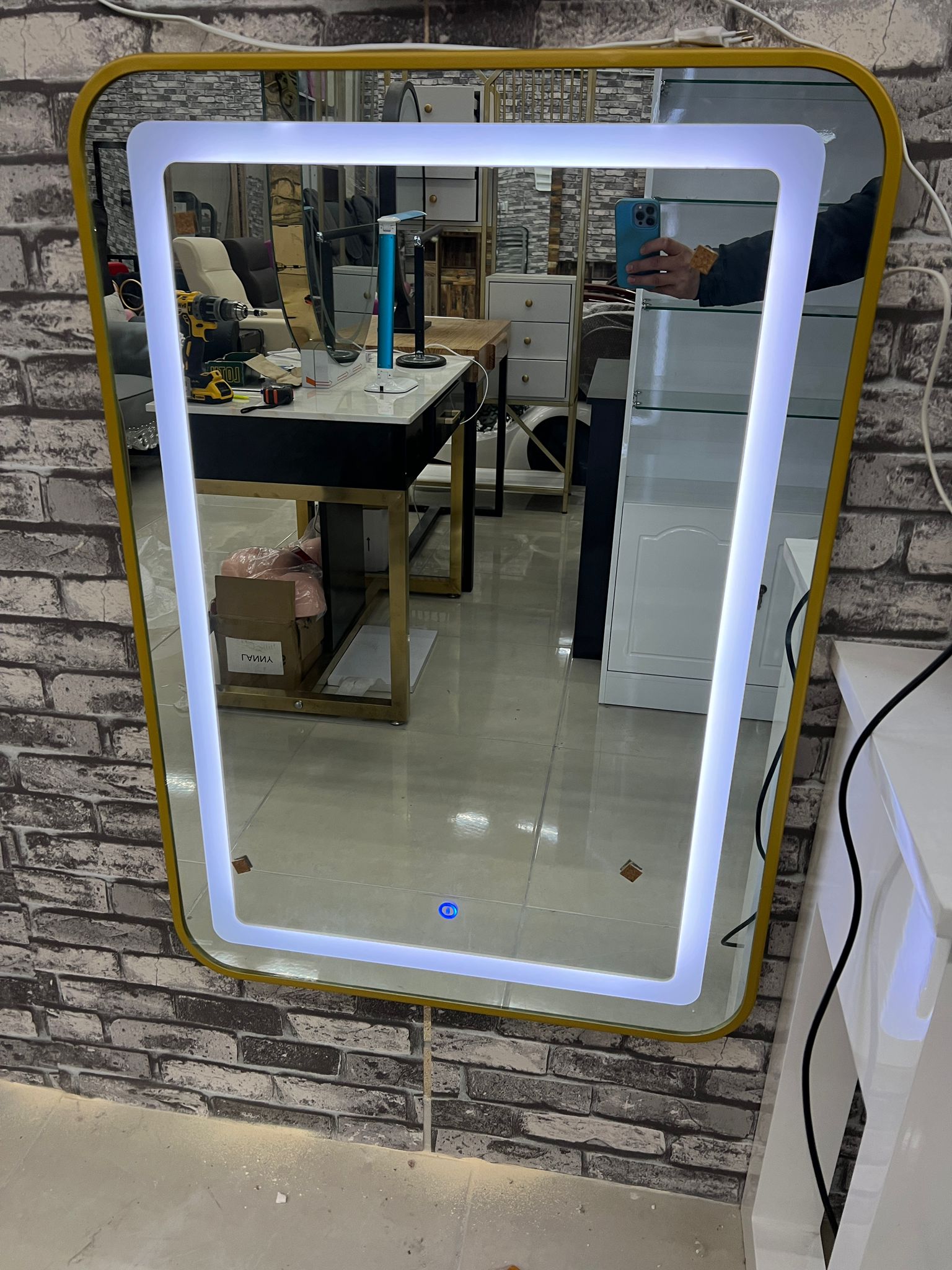 b0b49419-49df-427b-a7a6-effdaf5be213 tocador dorado