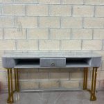 Mesa manicura terciopelo gris  con dorado 160 cm